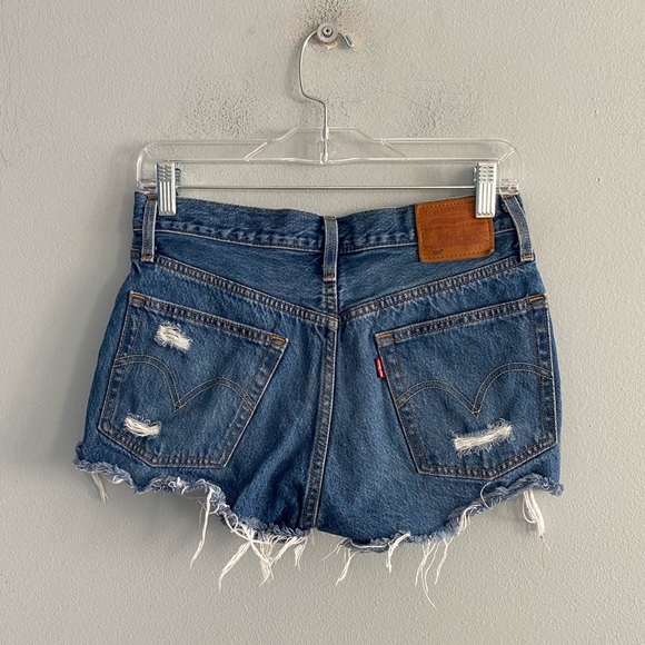 Levi’s 501 Distressed Denim Shorts in Mid View - Picture 4 of 9